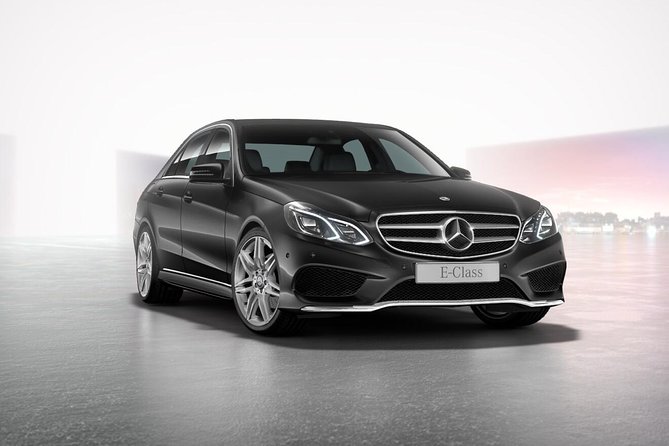 Airport Limousine Transfer: Stockholm City to Arlanda Airport 1-7 Passengers - Key highlights at a glance