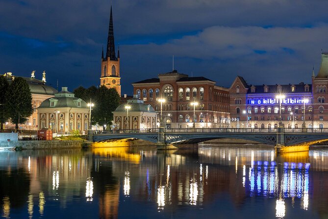 Magical "Stockholm by Night" Photo Walk - Stop 3: Mariaberget for experimenting with composition at night