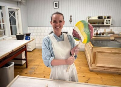 Secret Walking Food Tour Stockholm Old Town - The food cart and the Old Town candy factory stops