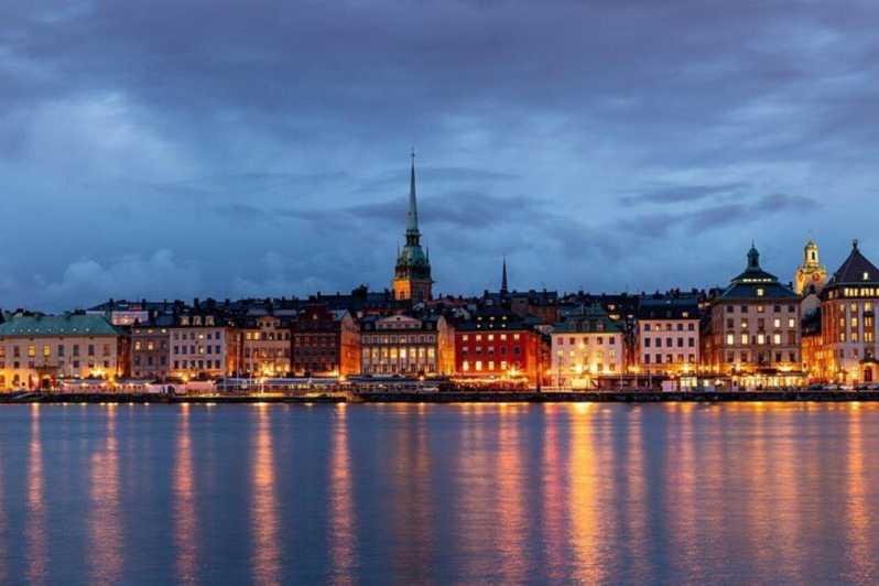 Stockholm: Must-See Attractions Walking Tour with a Guide - The St. George and the Dragon Stop That Adds Meaning
