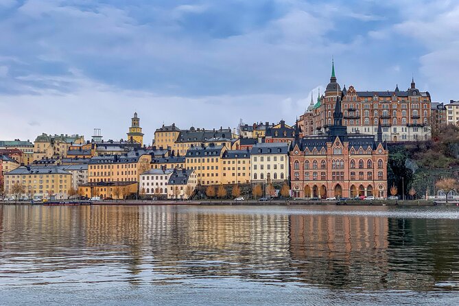 Stockholm: Old Town and City Guided Walking Tour - Live English guiding plus Vox City audio for extra learning