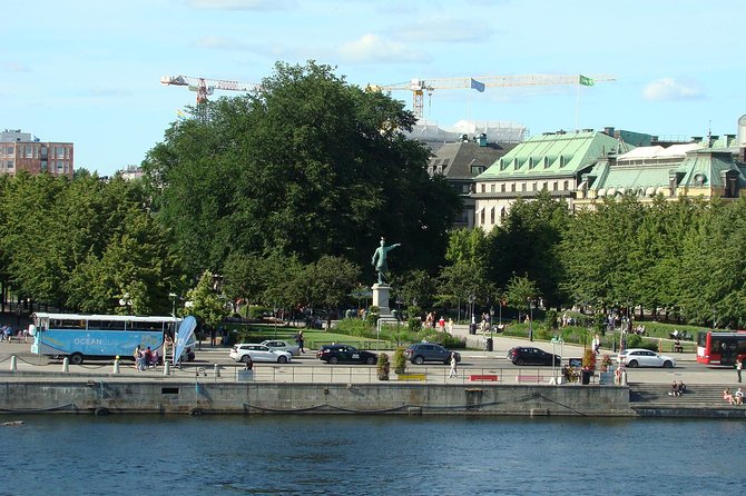 Stockholm Old Town and the Viking Museum, a Small Group Walking Tour - Royal Palace at Lejonbacken: Karl XII Points East, Peter Points Back