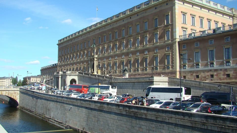 Stockholm: Old Town Walking Tour and the Vasa Museum - The House of Nobility and the Iron Boy charm