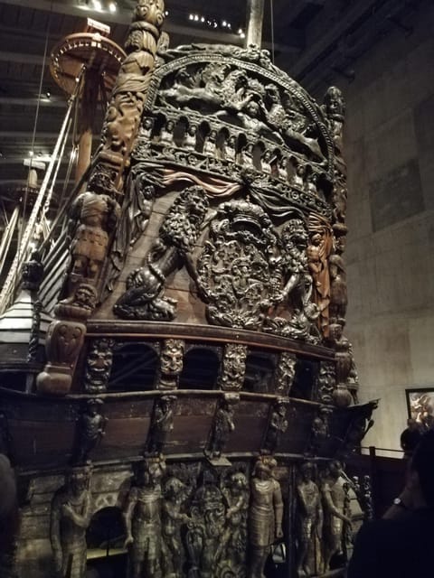Stockholm: Old Town Walking Tour and the Vasa Museum - Finding the meeting point at Munkbrogatan 8 (Gamla Stan metro stop)