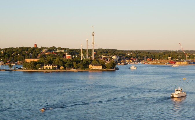 Stockholm Royal Djurgården Boat Tour - Onboard Comfort, Headsets, and the Reality of Engine Noise