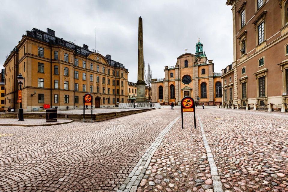 World War II Stockholm Old Town Walking Tour and Army Museum - Berzelii Park and the Remembrance Path: Raoul Wallenberg’s rescue story
